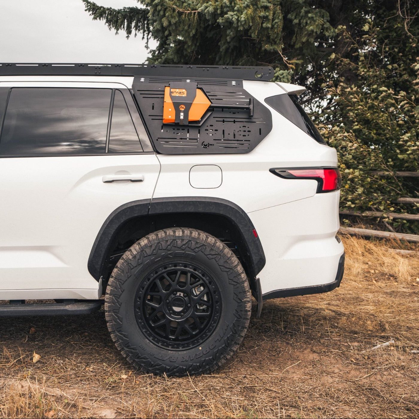 Sequoia Prinsu Rear Window Accessory Panel Display on Vehicle 