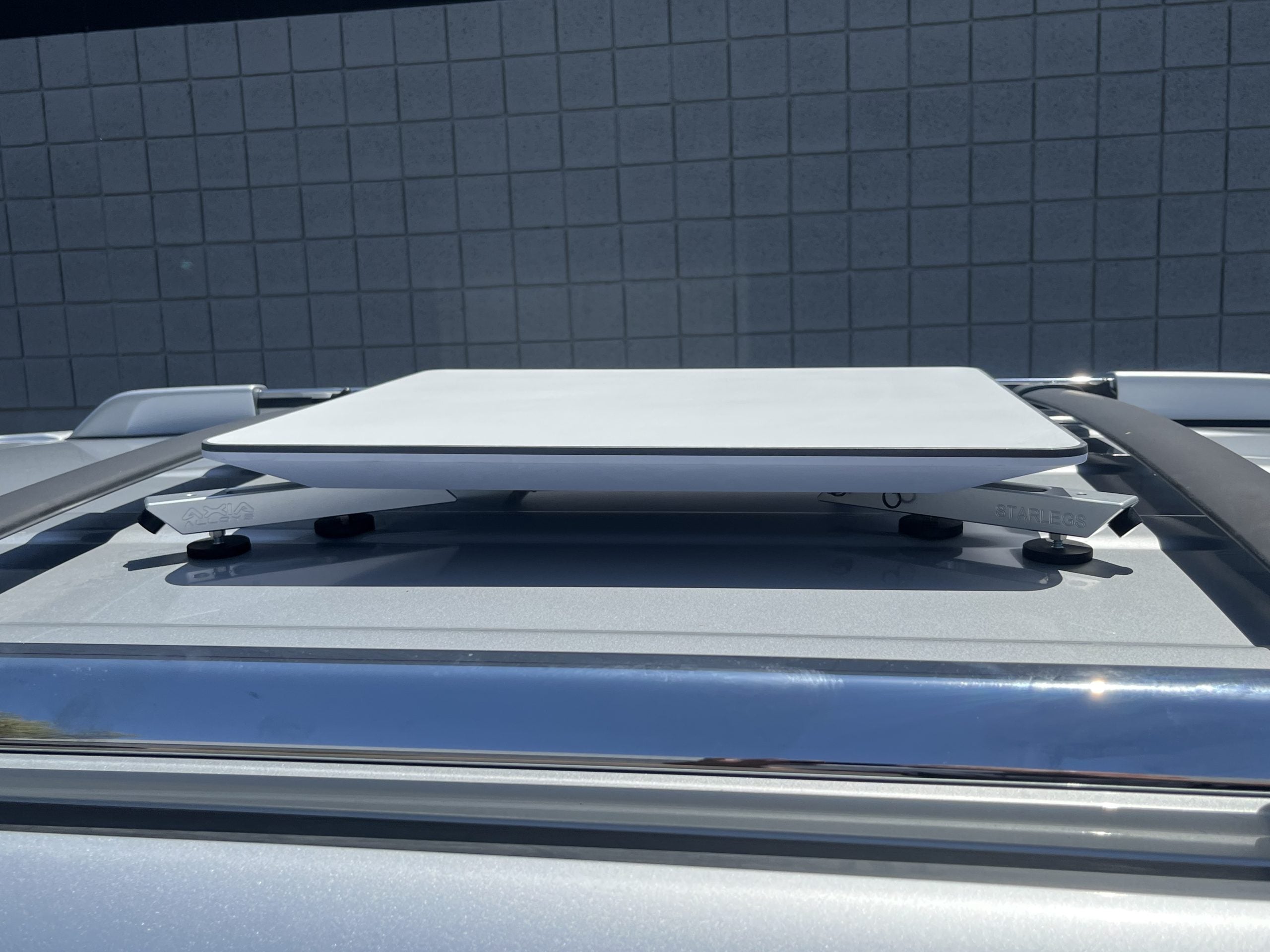 Vehicle Roof Mount Starlink Flat High Performance Dish – MAGNETIC STARLEGS