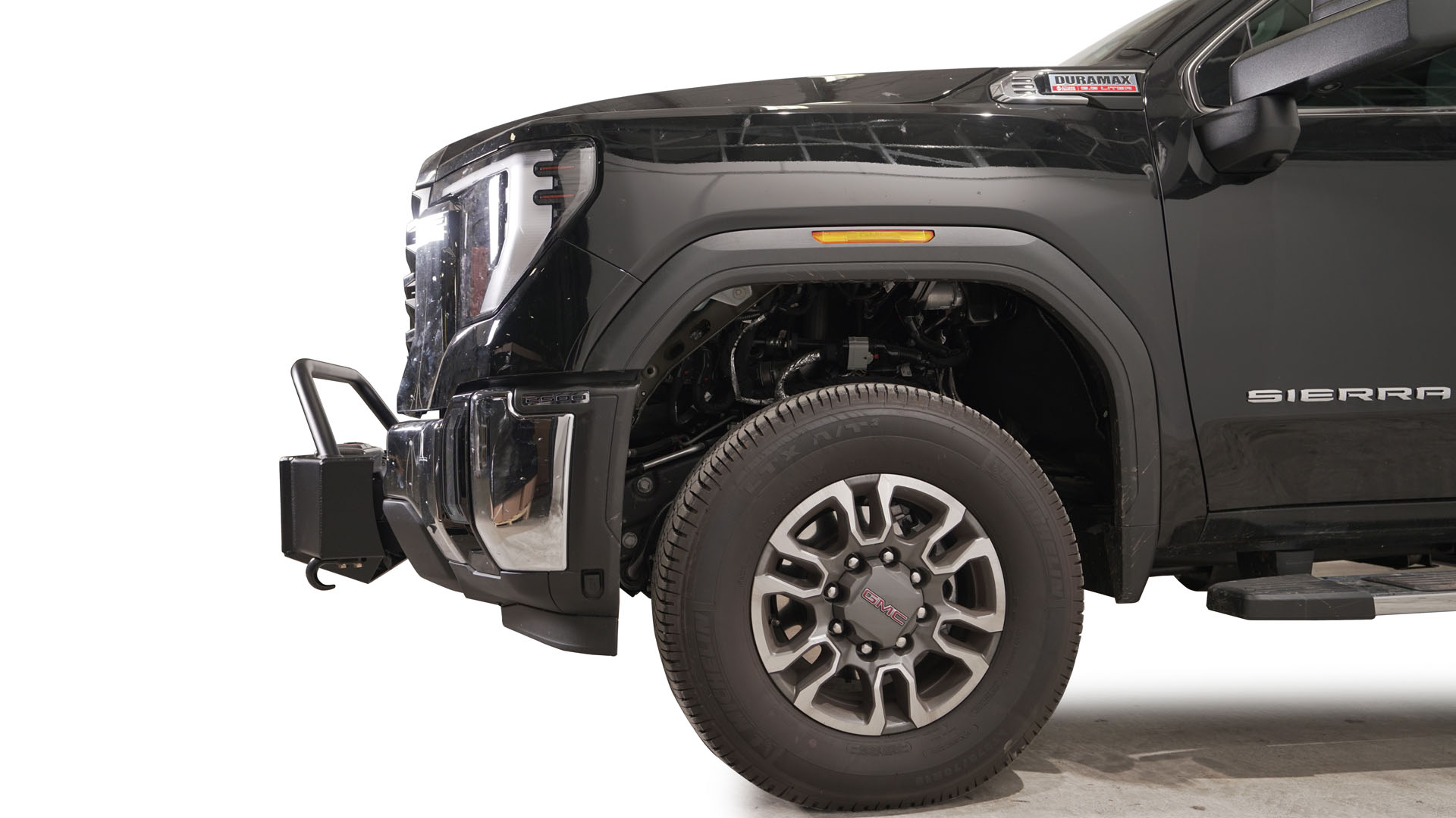 '24+ GMC 2500/3500 Winch Mount Display on Vehicle (Side View)