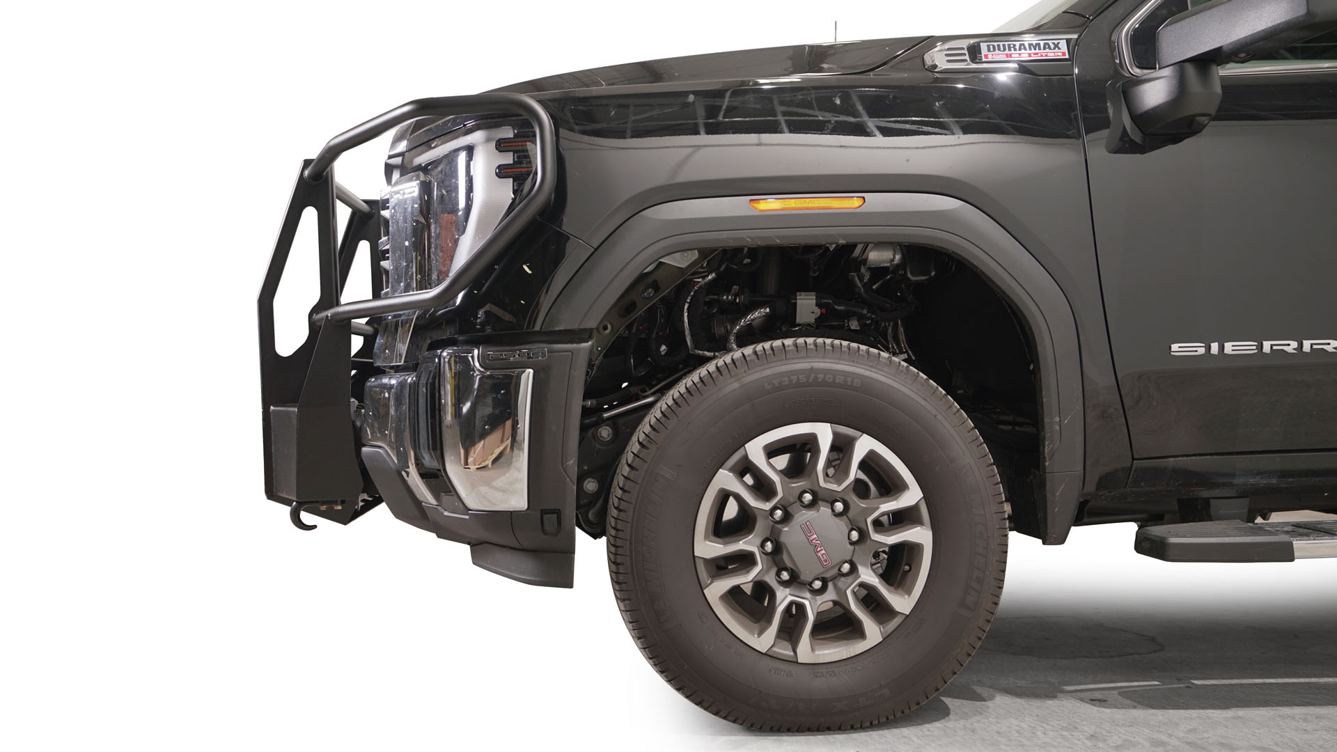 '24+ GMC 2500/3500 Winch Mount Display on Vehicle (Side View)