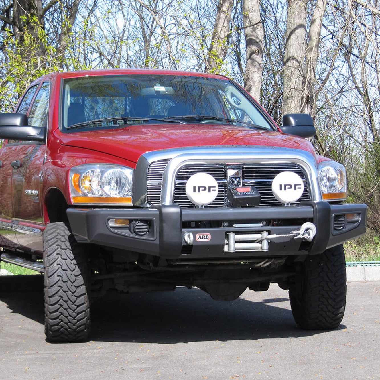 06-09 Dodge 1500/2500/3500 Sahara Bumper Display on Vehicle (Front View)