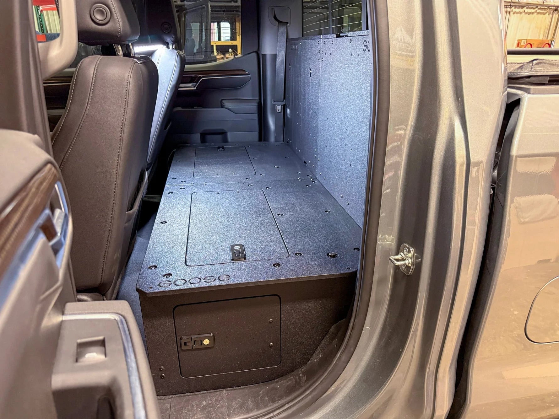 CHEVROLET - SILVERADO - 2019-PRESENT - 4TH GEN - DOUBLE CAB - EXPLORE SERIES - SECOND ROW DELETE PLATE SYSTEM - 100%
