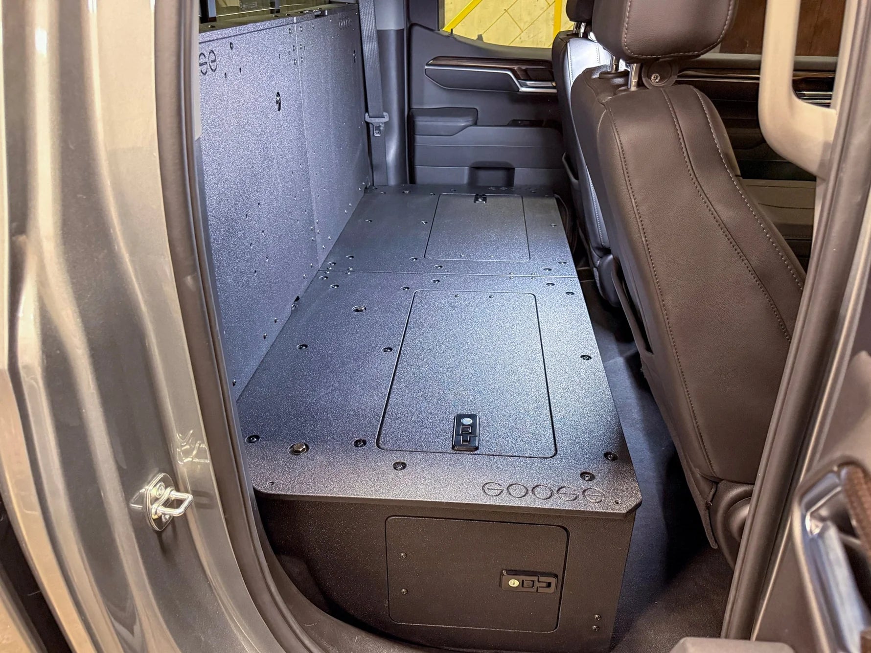 CHEVROLET - SILVERADO - 2019-PRESENT - 4TH GEN - DOUBLE CAB - EXPLORE SERIES - SECOND ROW DELETE PLATE SYSTEM - 100%