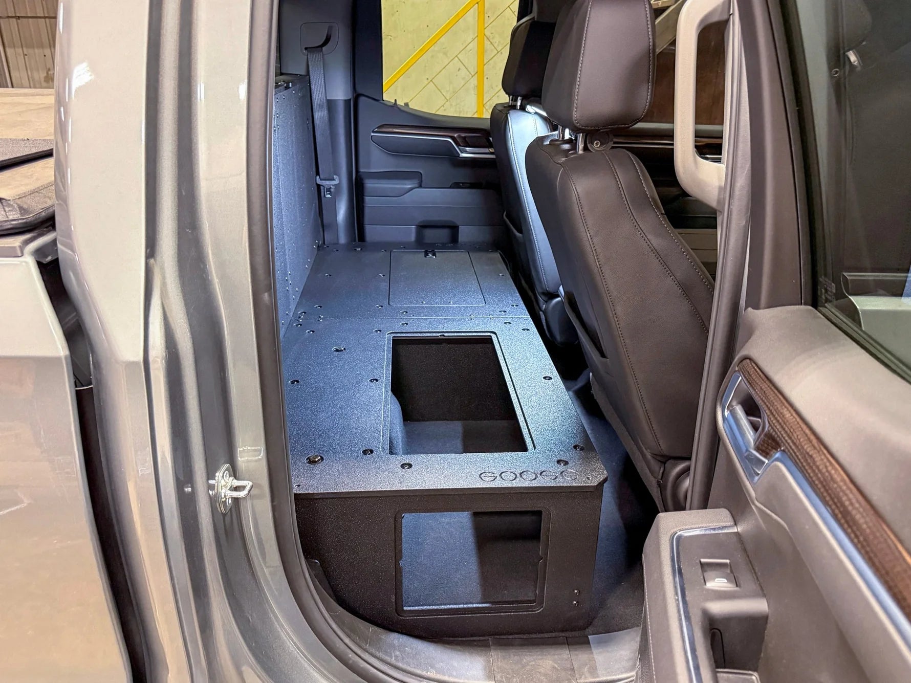 CHEVROLET - SILVERADO - 2019-PRESENT - 4TH GEN - DOUBLE CAB - EXPLORE SERIES - SECOND ROW DELETE PLATE SYSTEM - 100%