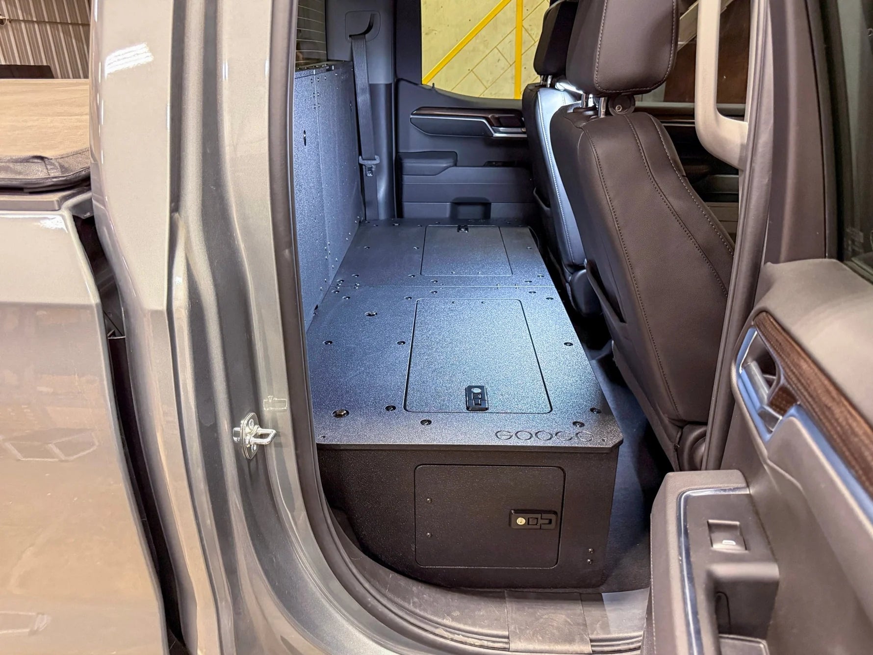 CHEVROLET - SILVERADO - 2019-PRESENT - 4TH GEN - DOUBLE CAB - EXPLORE SERIES - SECOND ROW DELETE PLATE SYSTEM - 100%