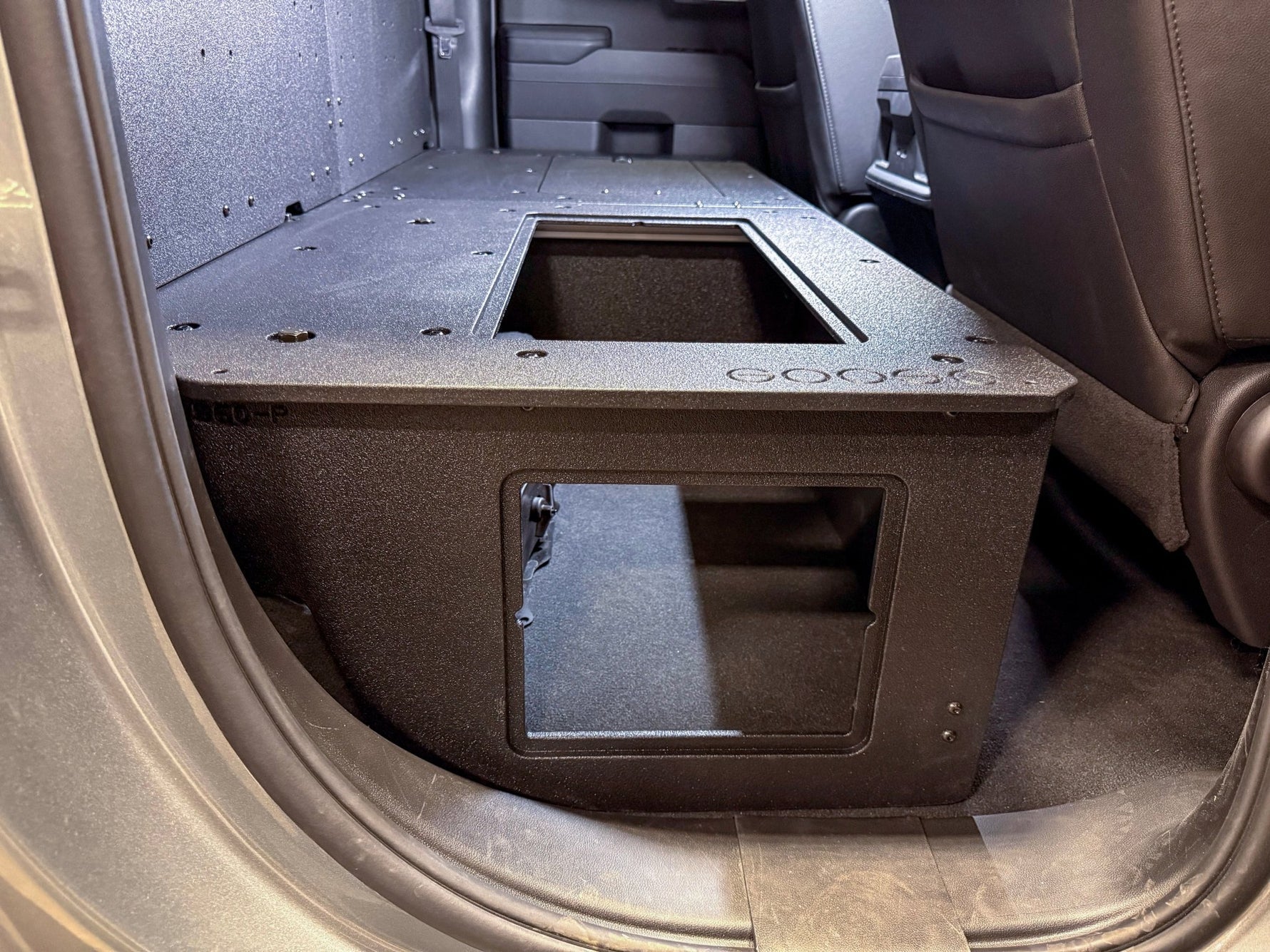 CHEVROLET - SILVERADO - 2019-PRESENT - 4TH GEN - DOUBLE CAB - EXPLORE SERIES - SECOND ROW DELETE PLATE SYSTEM - 100%
