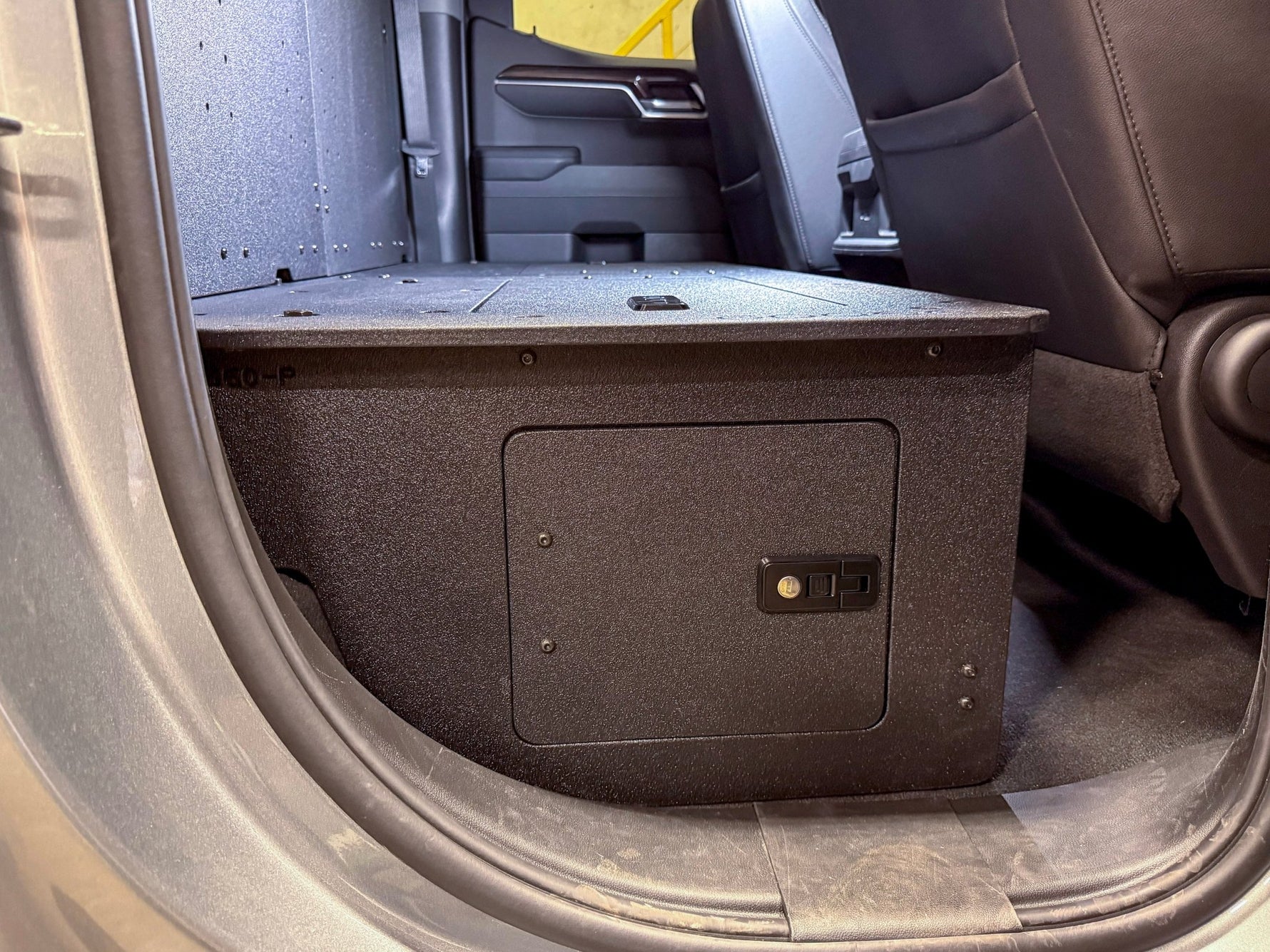 CHEVROLET - SILVERADO - 2019-PRESENT - 4TH GEN - DOUBLE CAB - EXPLORE SERIES - SECOND ROW DELETE PLATE SYSTEM - 100%