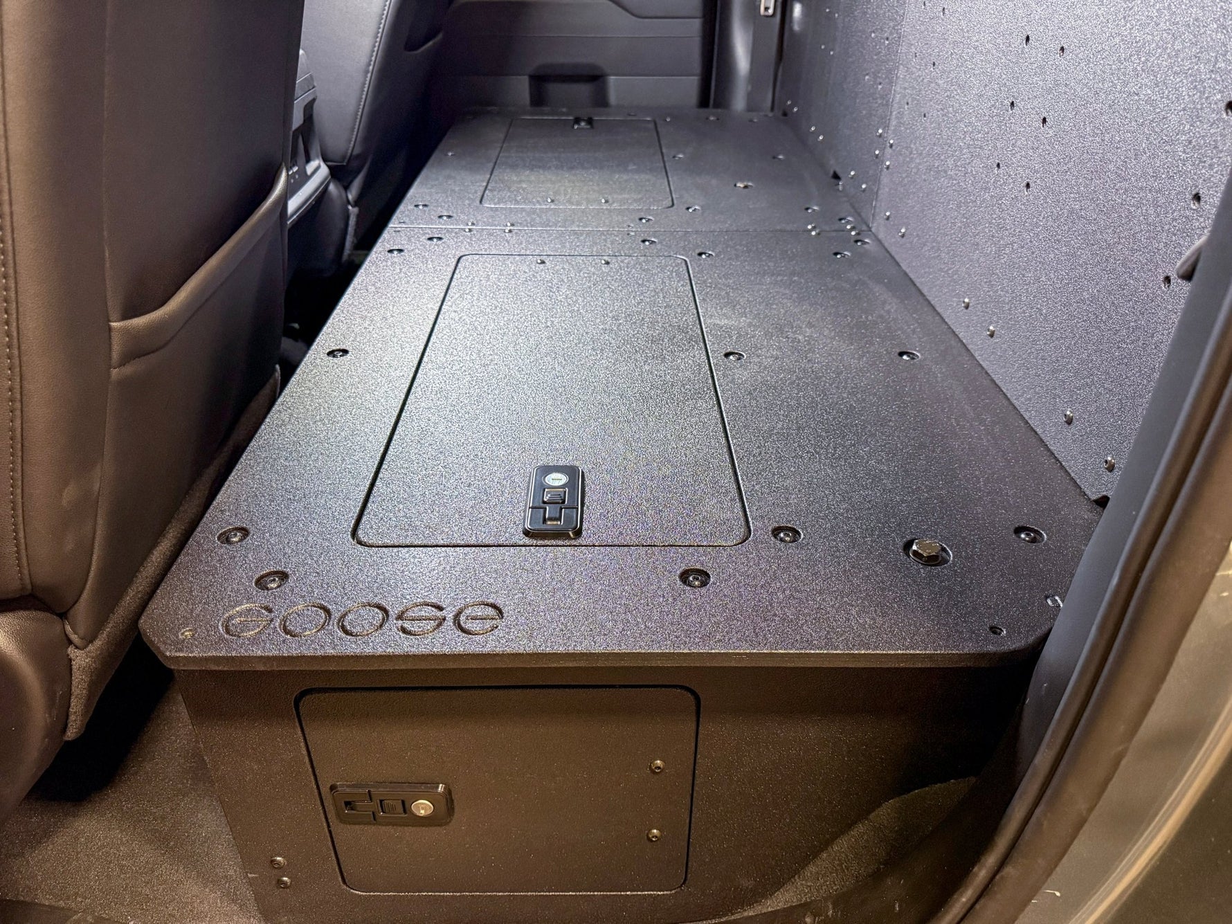 CHEVROLET - SILVERADO - 2019-PRESENT - 4TH GEN - DOUBLE CAB - EXPLORE SERIES - SECOND ROW DELETE PLATE SYSTEM - 100%