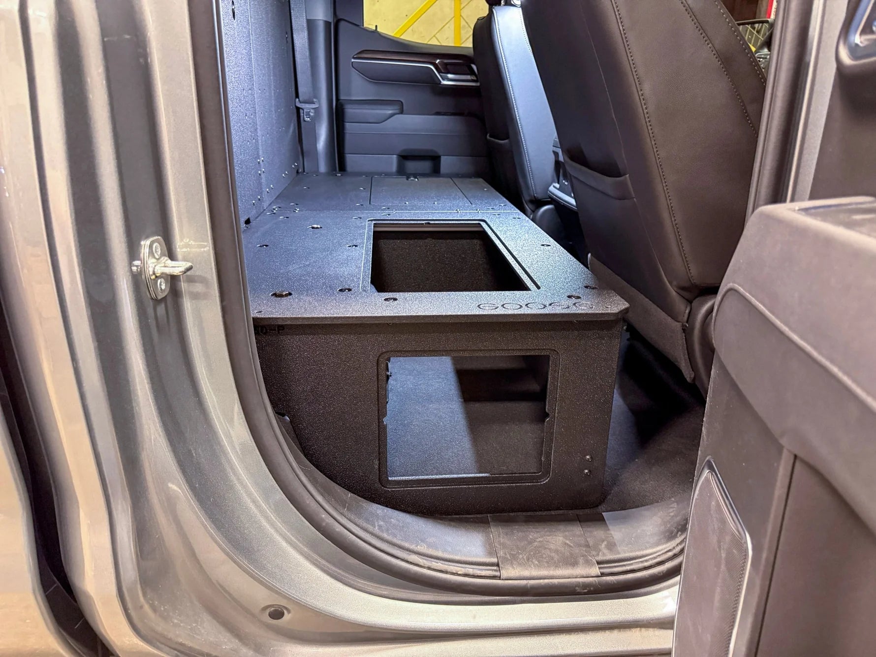 CHEVROLET - SILVERADO - 2019-PRESENT - 4TH GEN - DOUBLE CAB - EXPLORE SERIES - SECOND ROW DELETE PLATE SYSTEM - 100%