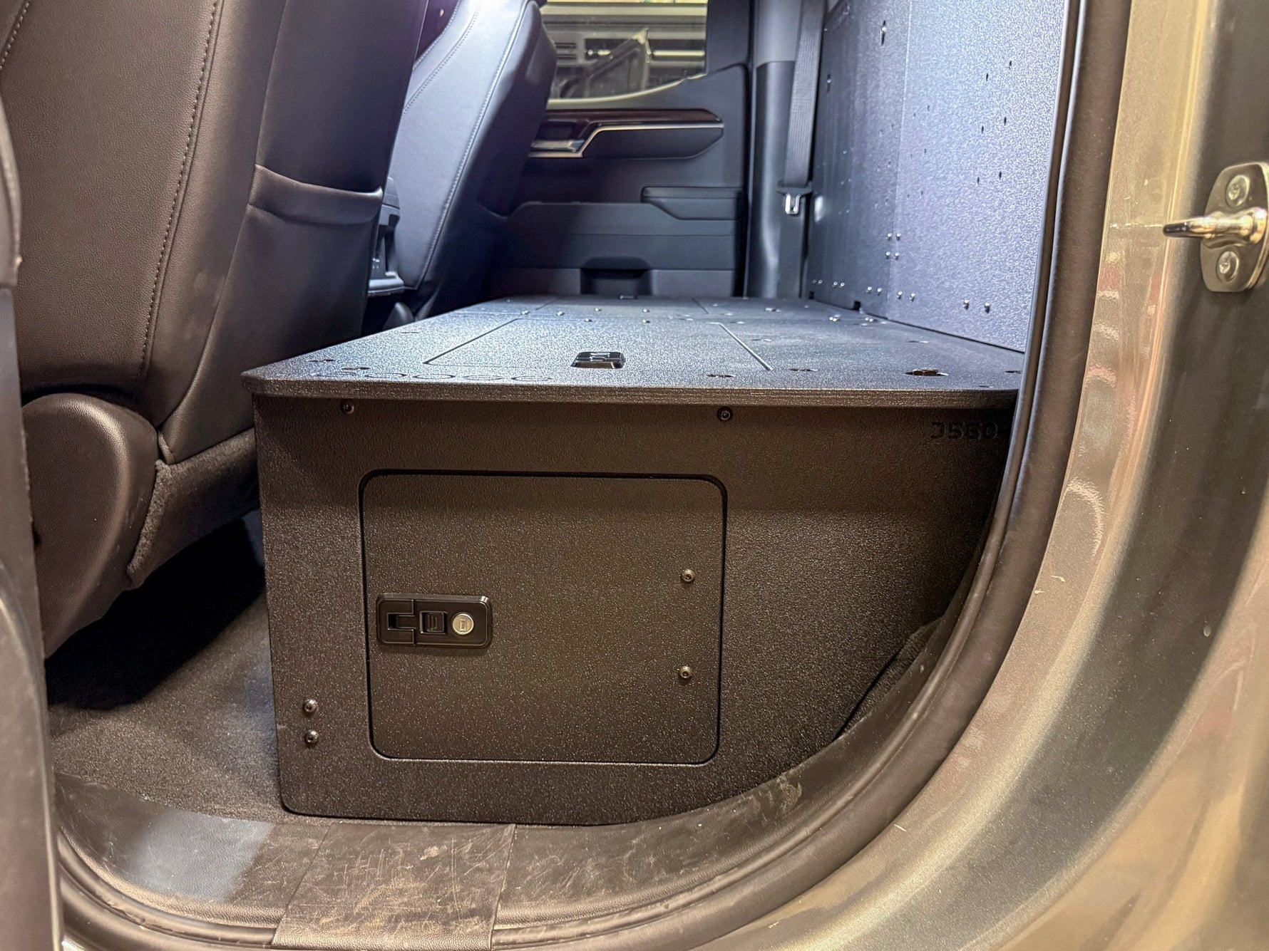 CHEVROLET - SILVERADO - 2019-PRESENT - 4TH GEN - DOUBLE CAB - EXPLORE SERIES - SECOND ROW DELETE PLATE SYSTEM - 100%