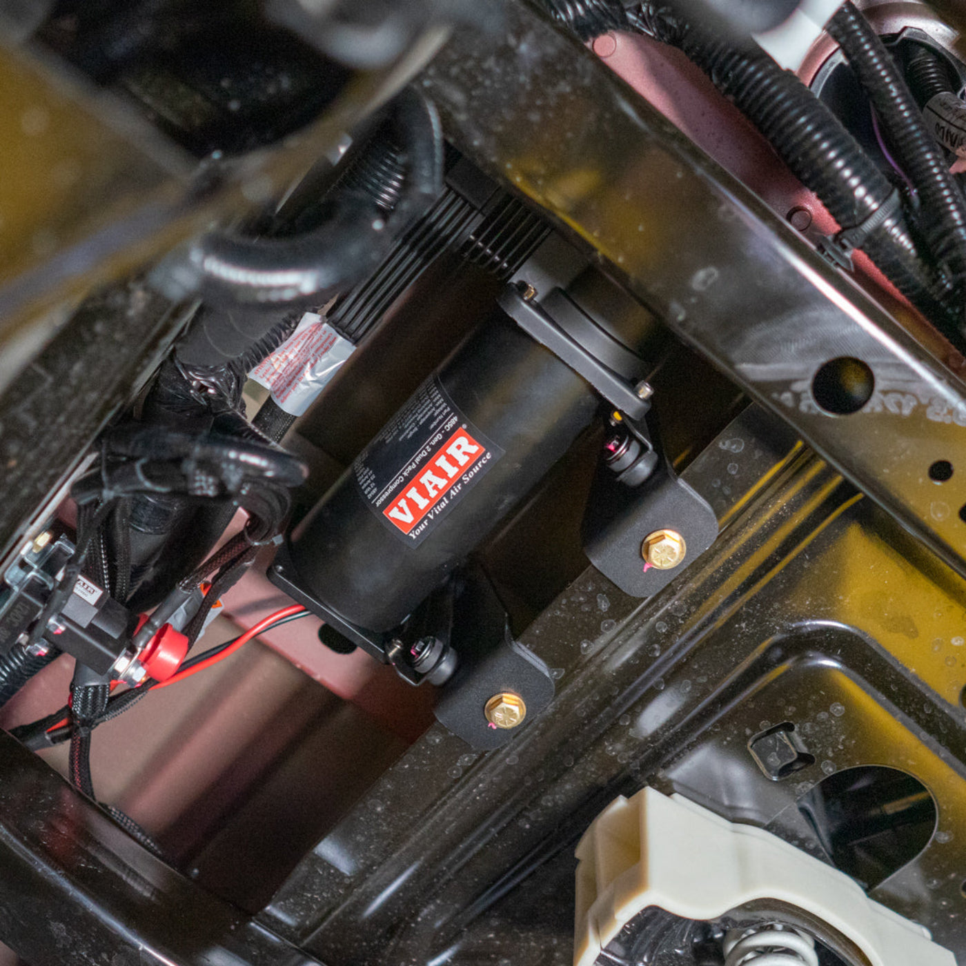 '17-24 F250/F350 Under-Bed Air Compressor Mounting Kit - Retains Spare Tire installed 