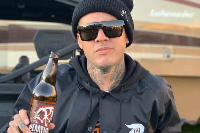 Quatro | Black Frame - Black Lens Polarized Front View