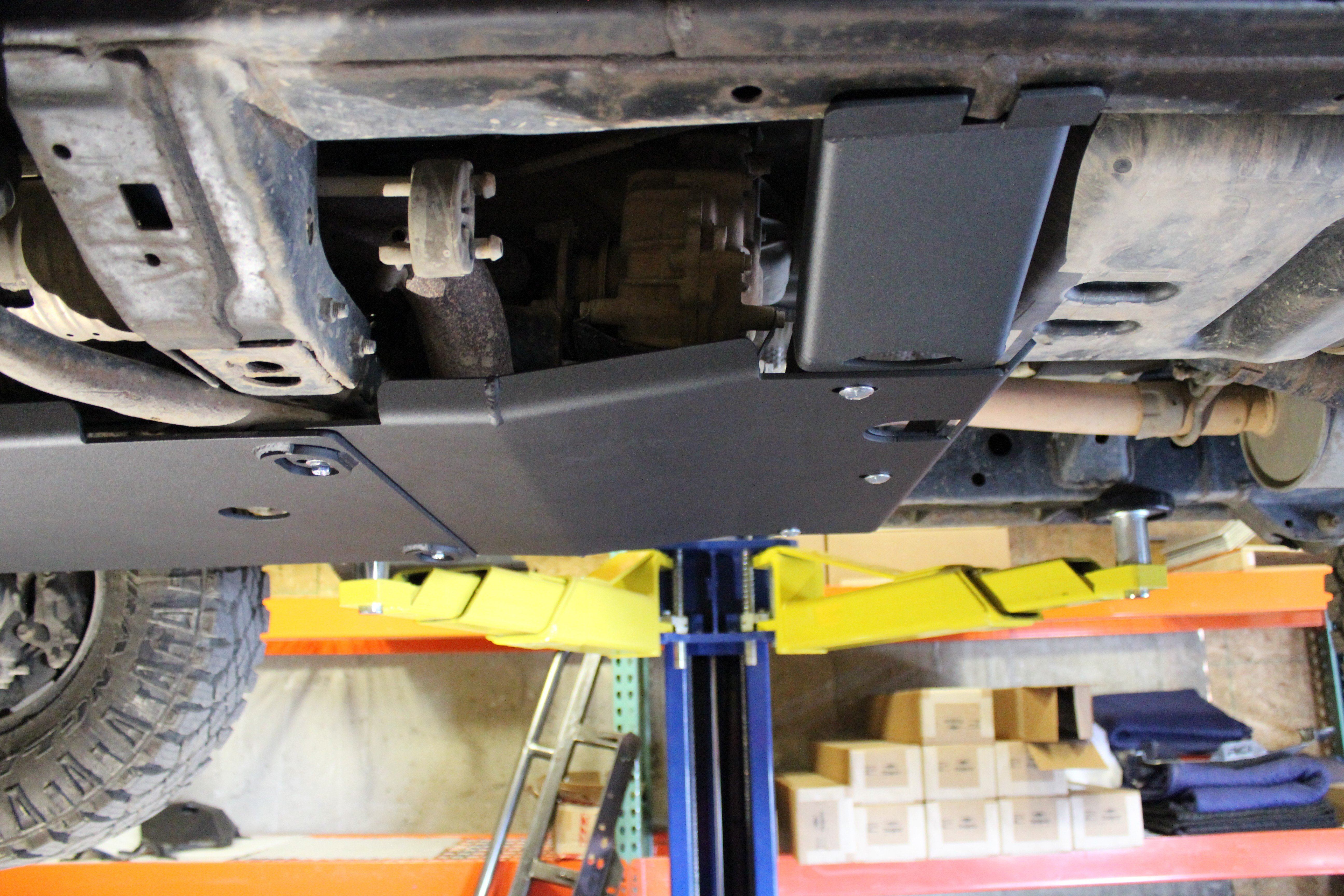 '07-14 Toyota FJ Cruiser Transfer Case Skid Plate RCI Off Road (side view)