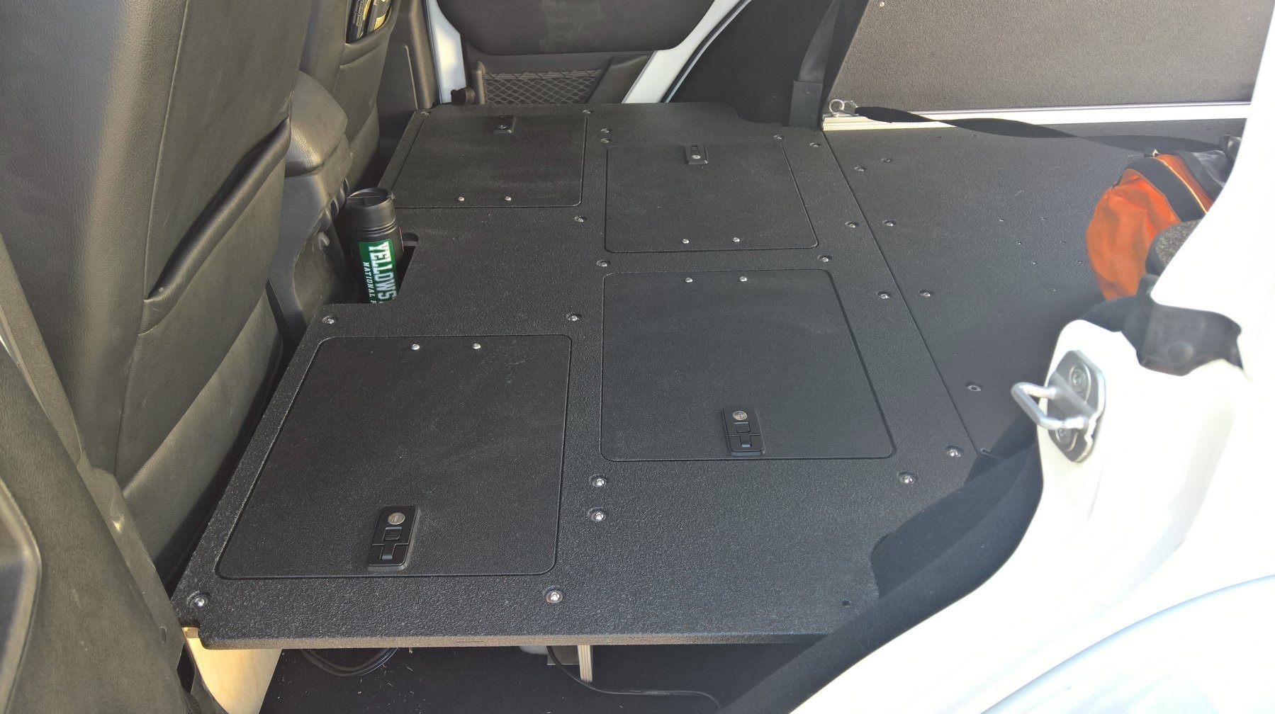 '07-18 Jeep JKU Sleeping Platform Interior Accessoires Goose Gear display