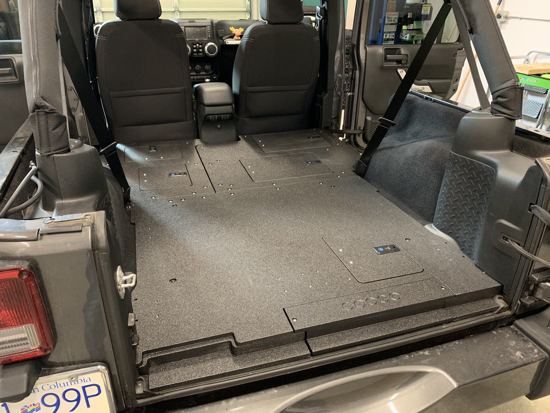 '07-18 Jeep JKU 4-Door Stealth Sleep Package Interior Accessoires Goose Gear display