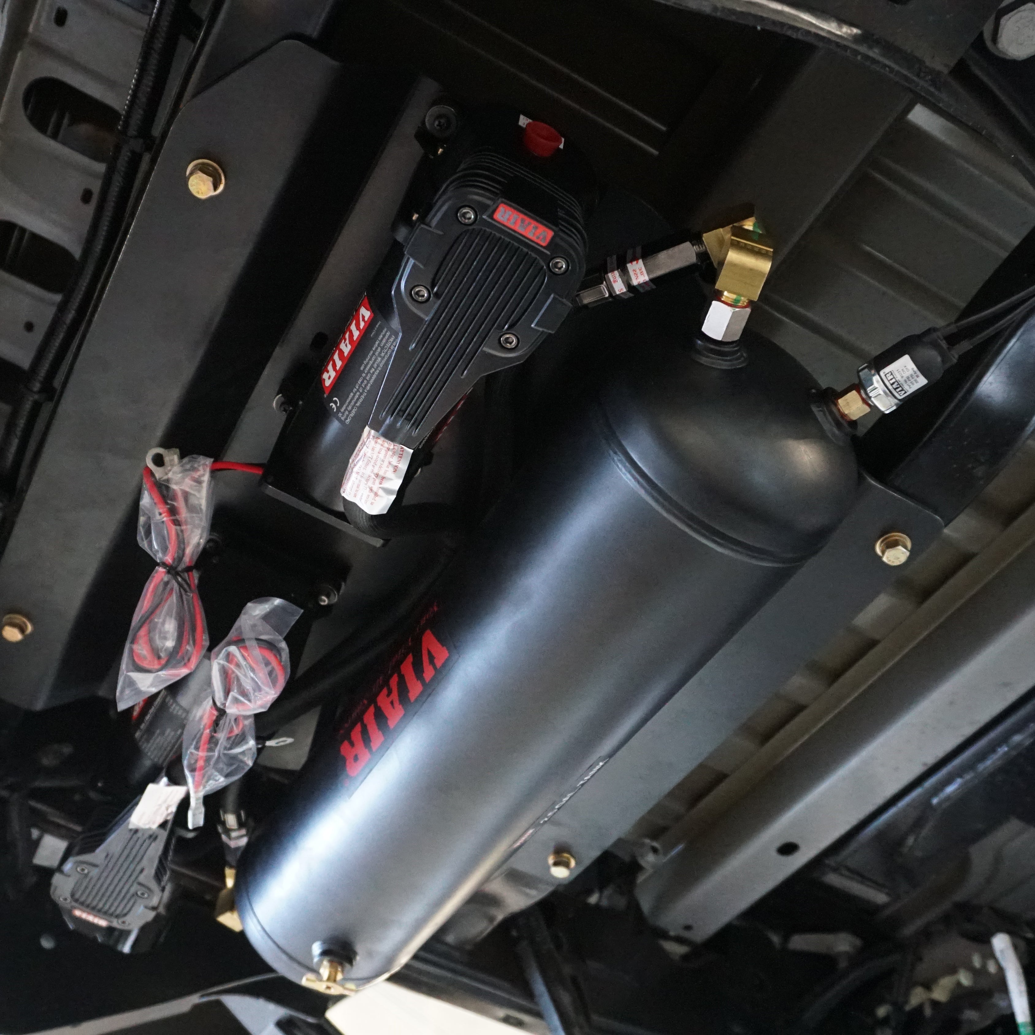 '17-Current Ford Super Duty SDHQ Built Under Bed Air Compressor Mount