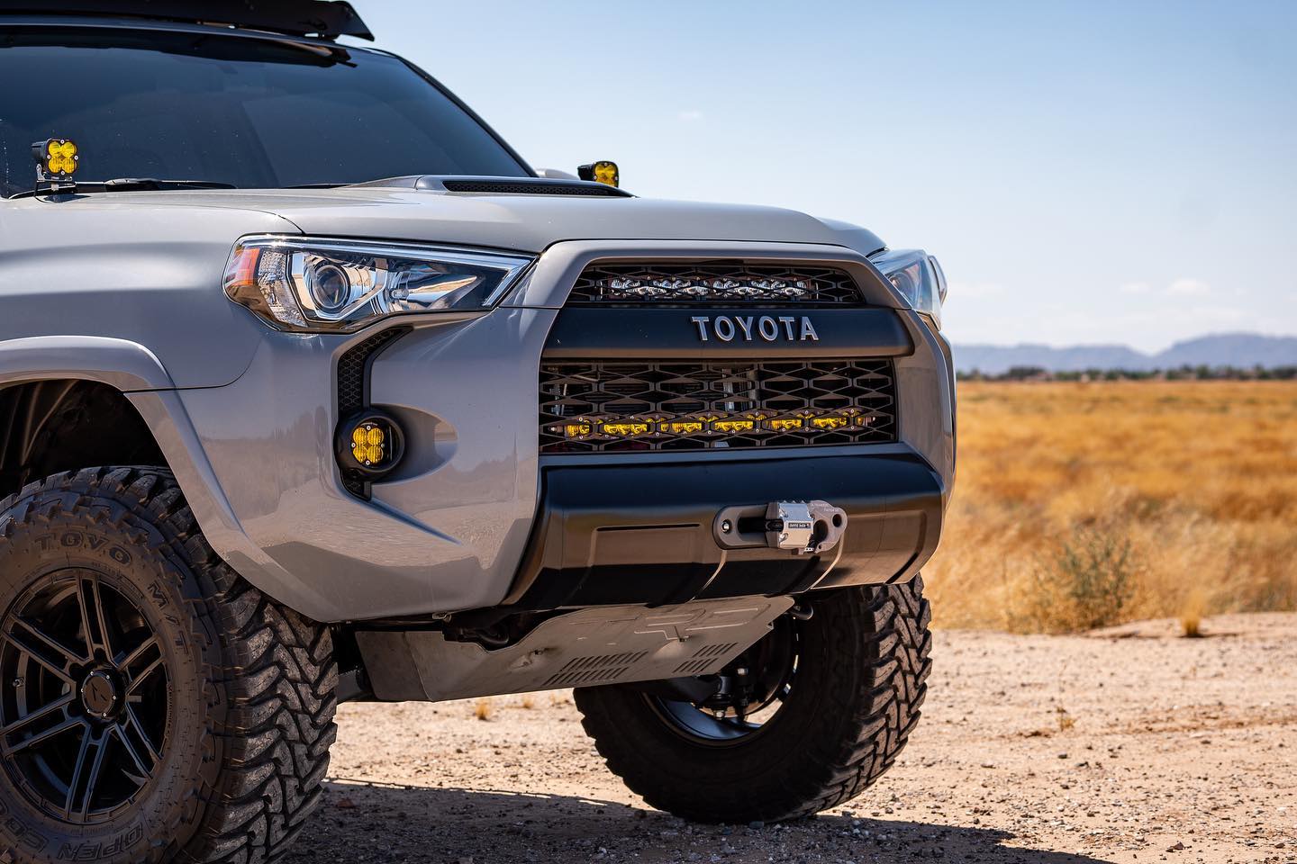 '14-23 Toyota 4Runner SDHQ Built 20" Behind The Grille Top LED Light Bar Mount display