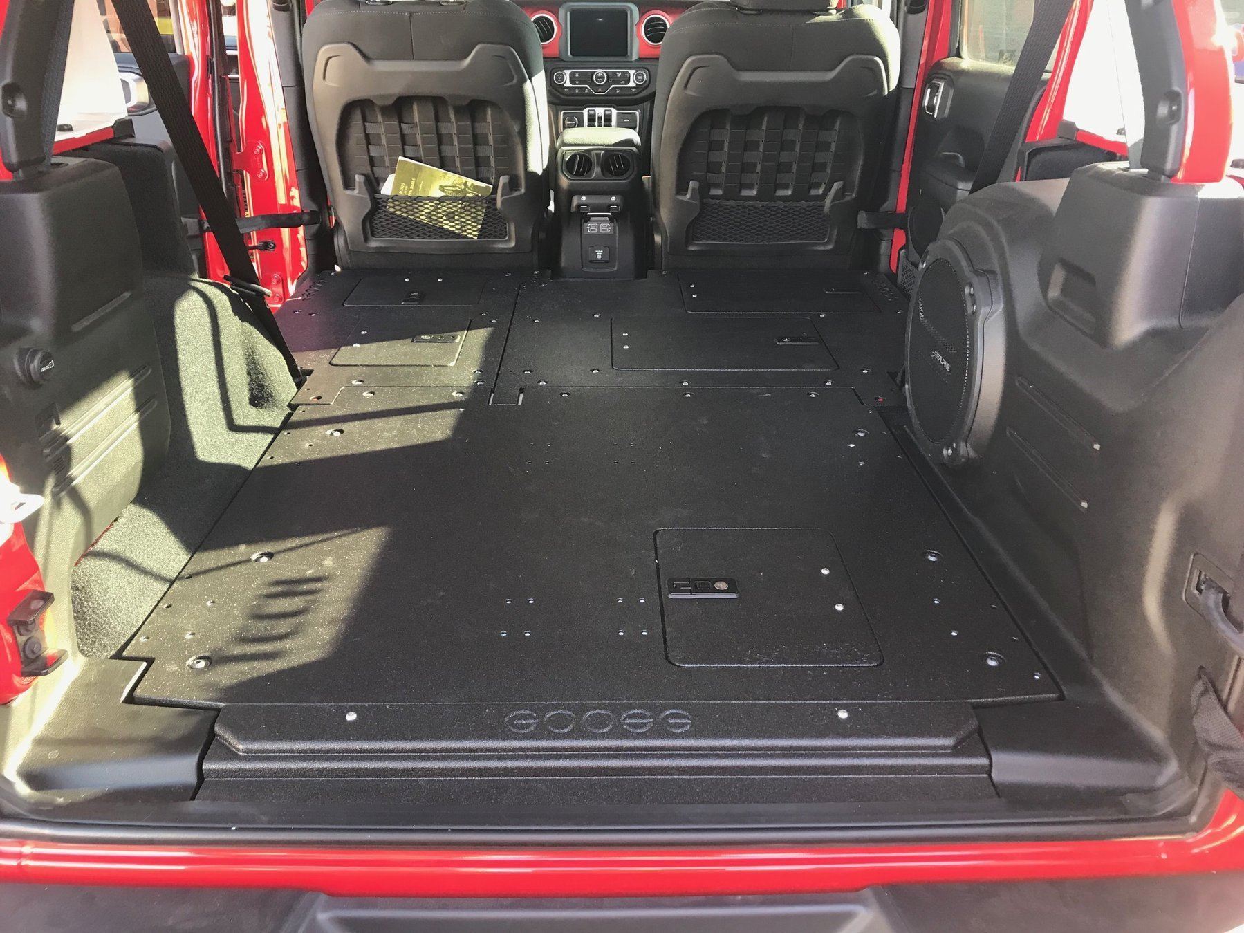 18-23 Jeep JLU Sleeping Platforms Interior Accessoires Goose Gear display
