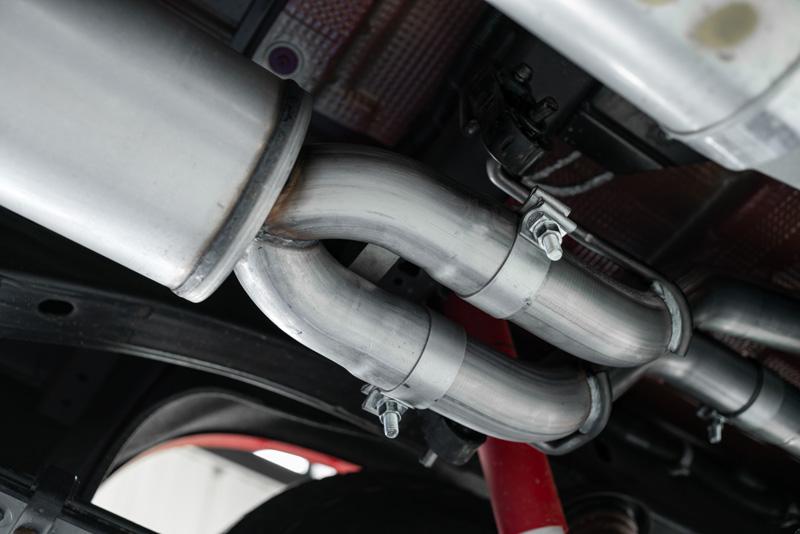 '19-23 Chevy/GMC 1500 6.2L 2-1/2" Cat Back Dual Rear Exhaust MBRP close-up