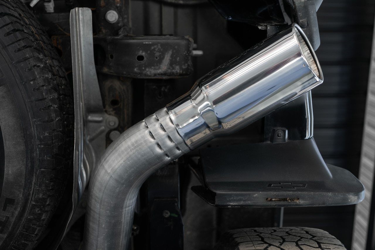 '20-23 Chevy/GMC 2500/3500 6.6L Duramax T304 4" Single Side Exhaust MBRP close-up