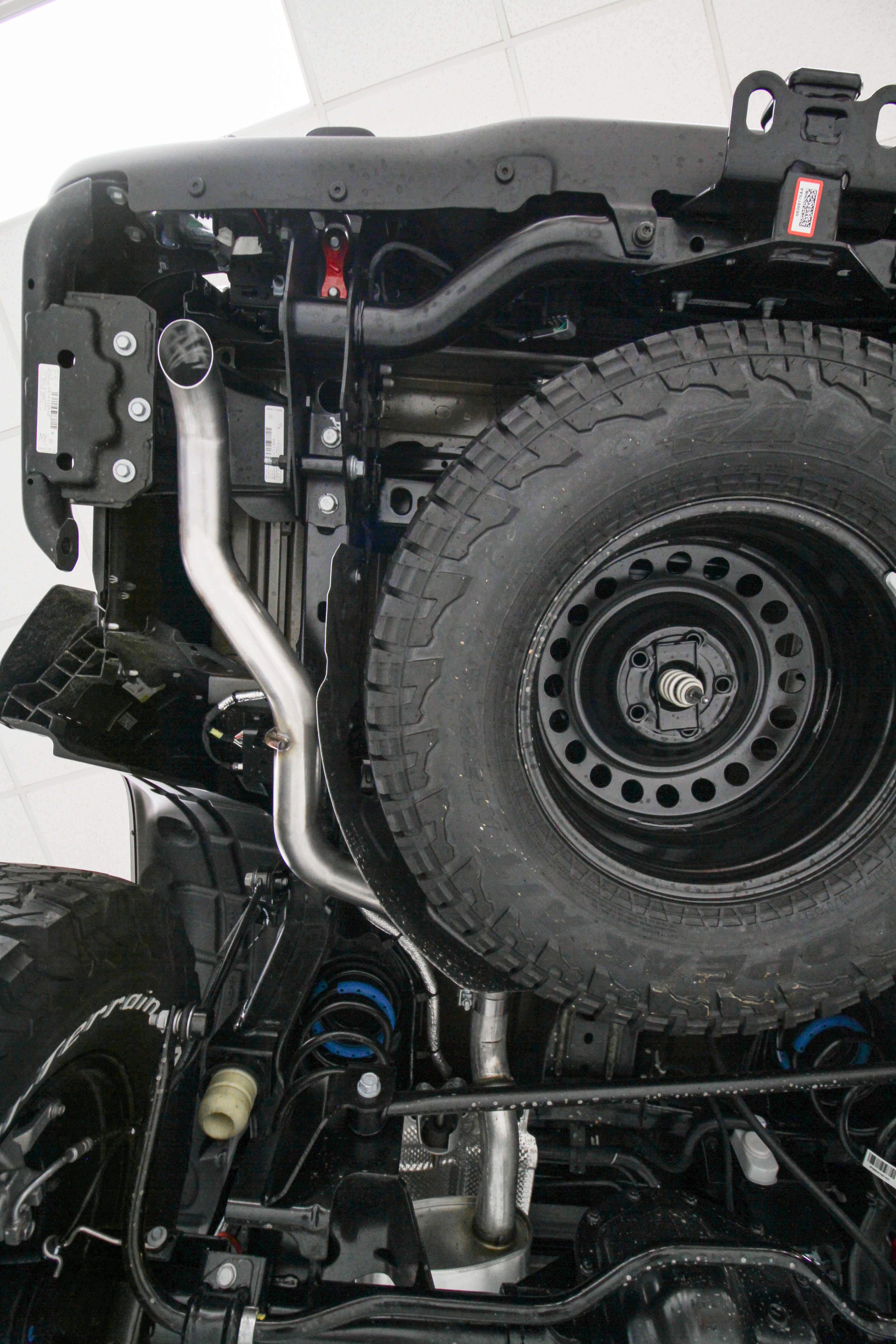 '20-23 Jeep Gladiator (JT) V6 2.5" Axle Back Single Exhaust Hooker Blackheart display