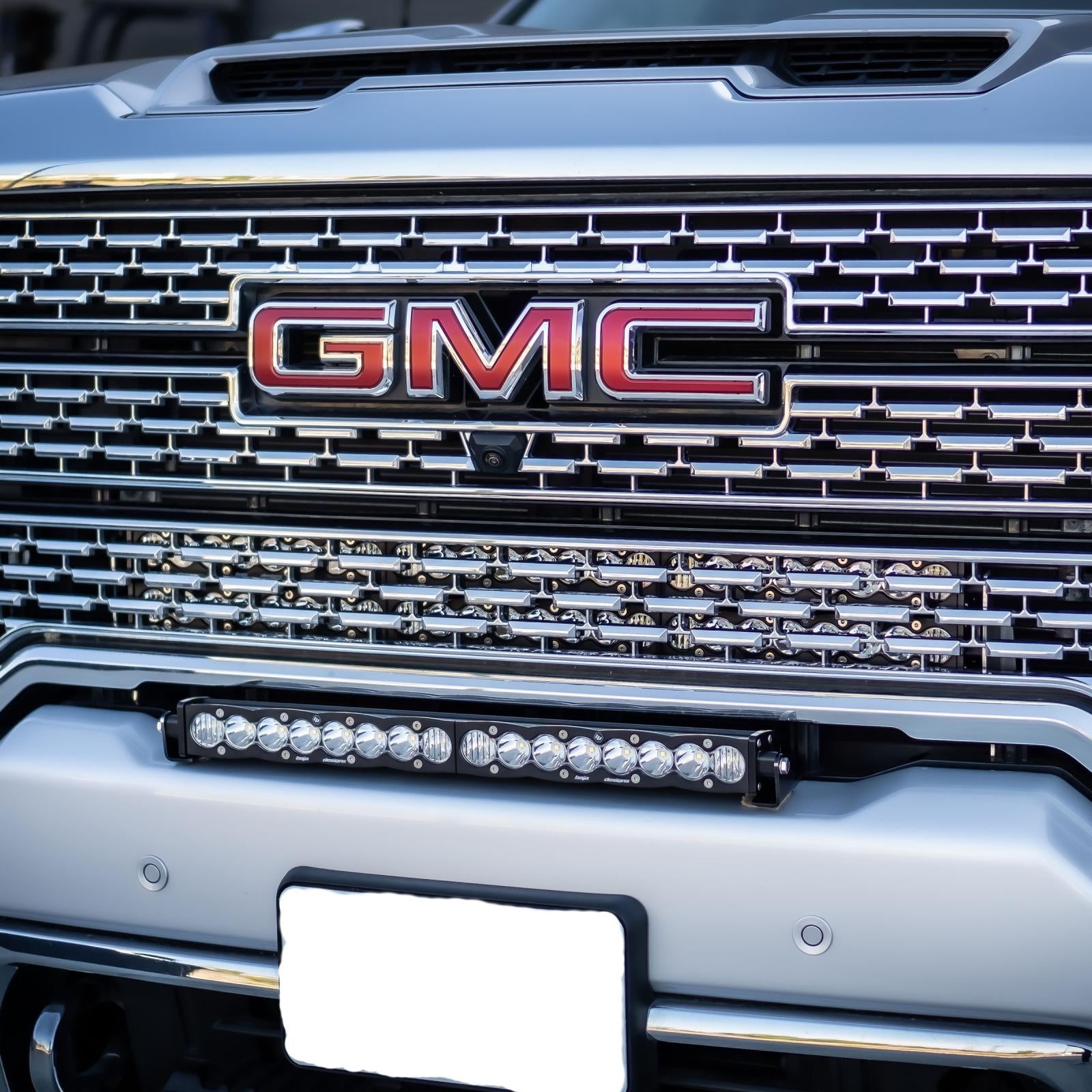 '20-22 Chevy/GMC 2500/3500 Baja Designs 30" S8 Behind the Grille LED Light Bar Kit display