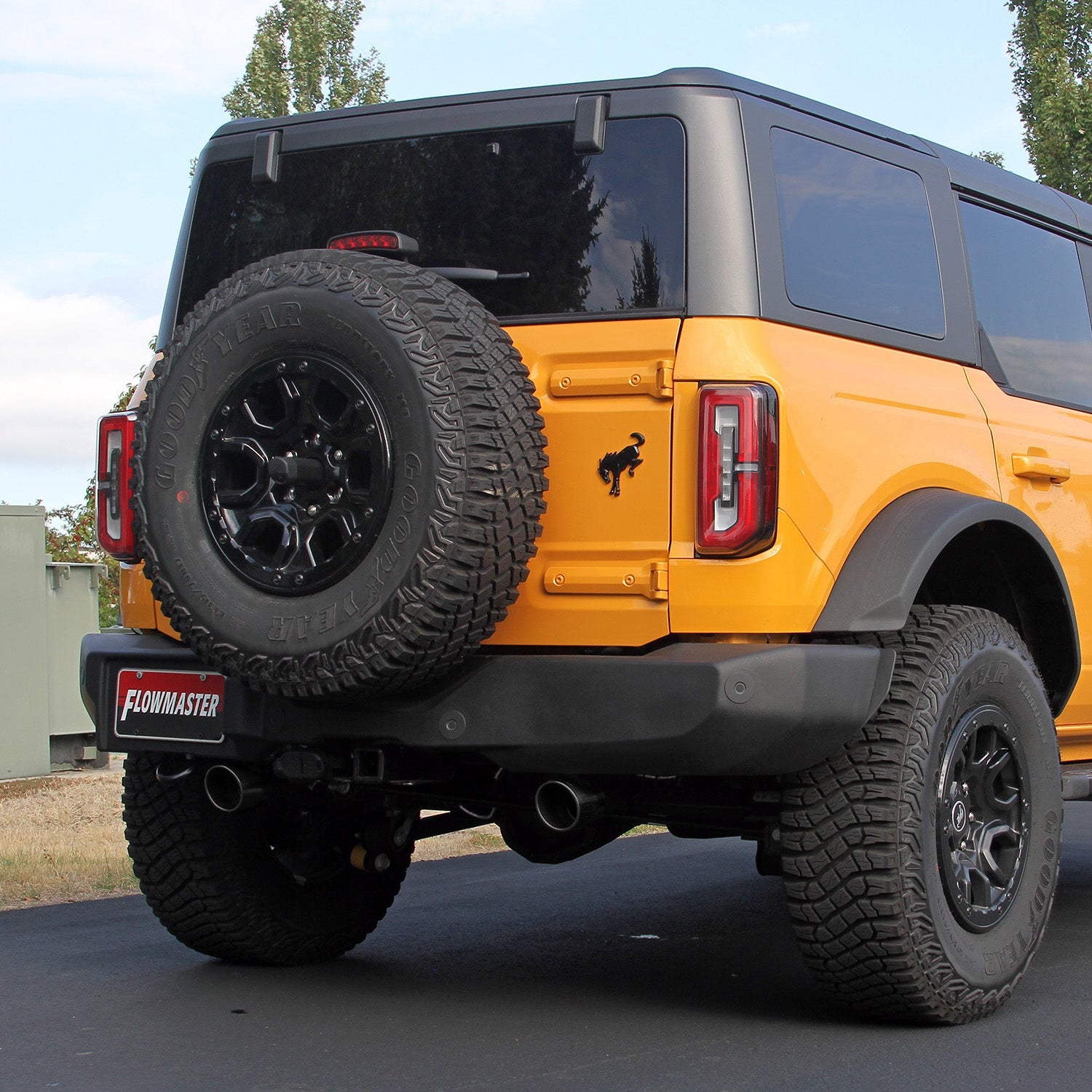 '21-23 Ford Bronco Flowmaster Outlaw Cat-Back Dual Exit Exhaust System Display on Vehicle 