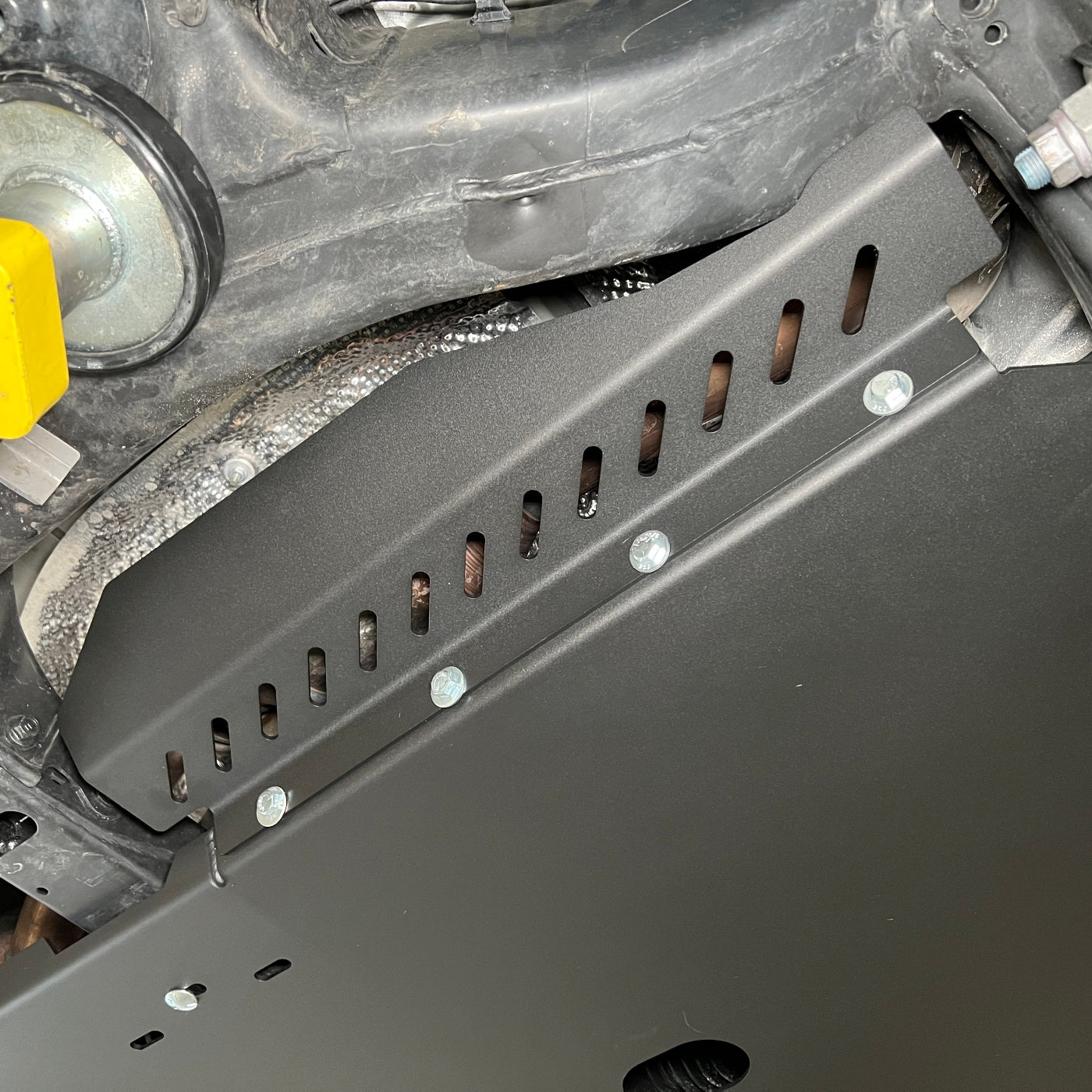 '07-21 Toyota Tundra Catalytic Guard RCI Off-Road close-up