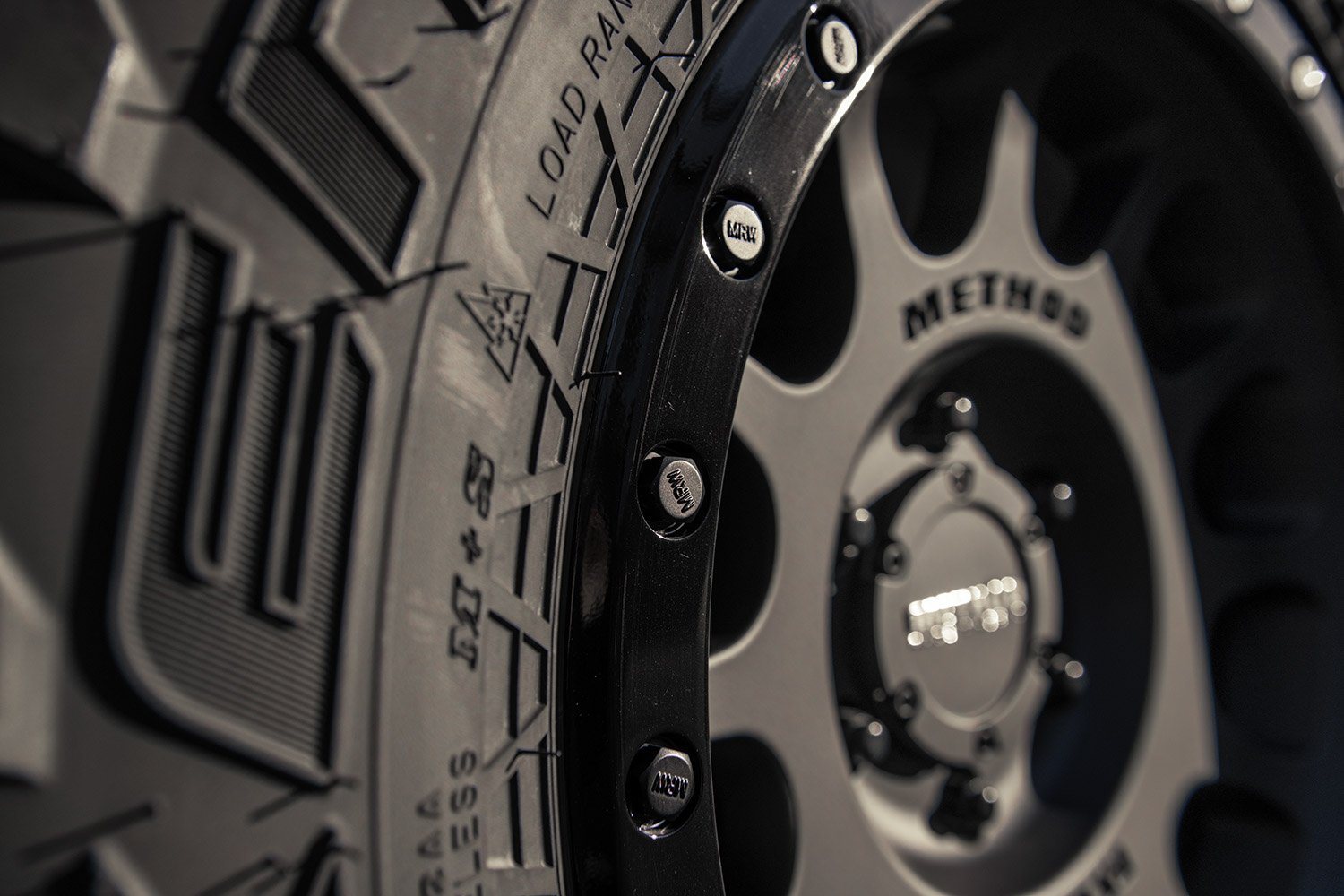 305 NV Double Black Series Wheel Method close-up