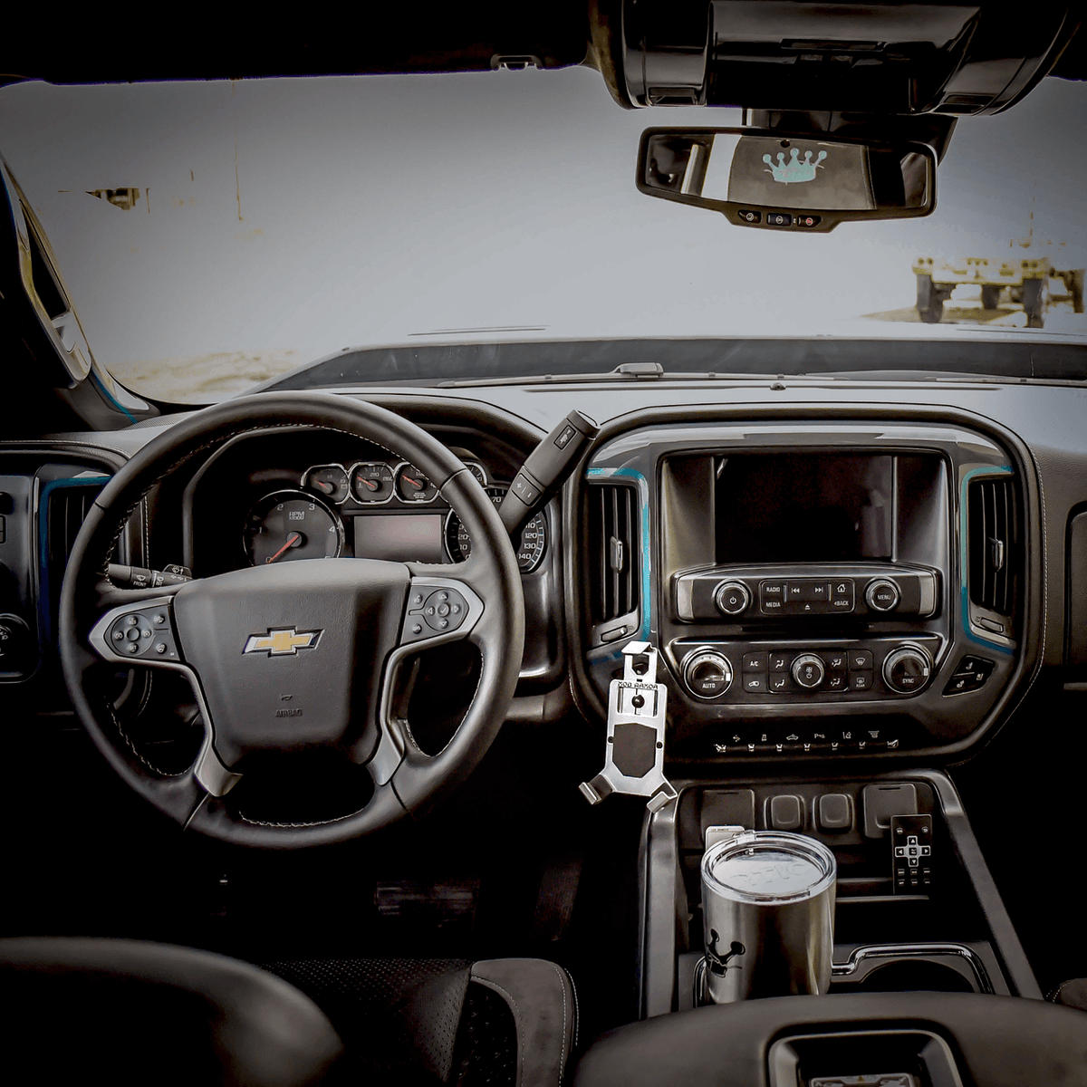 https://sdhqoffroad.com/cdn/shop/products/mob-mount-magnetic-small-black-interior-accessories-mob-armor-938940_1200x1200_crop_center.png?v=1634086273